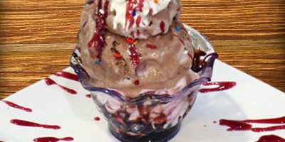 TWO SCOOPS OF ICE CREAM / DOS BOLAS DE HELADOS